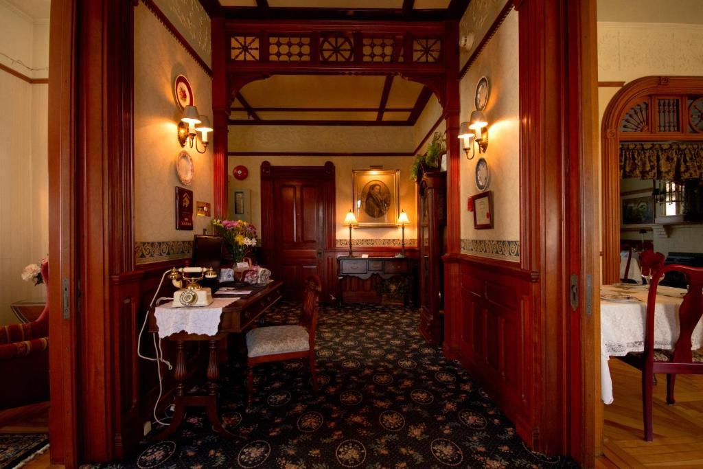 Victoria'S Historic Inn Wolfville Extérieur photo