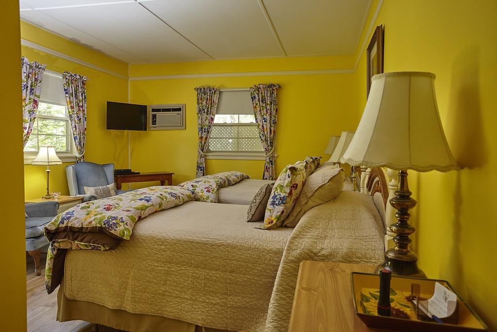 Victoria'S Historic Inn Wolfville Extérieur photo