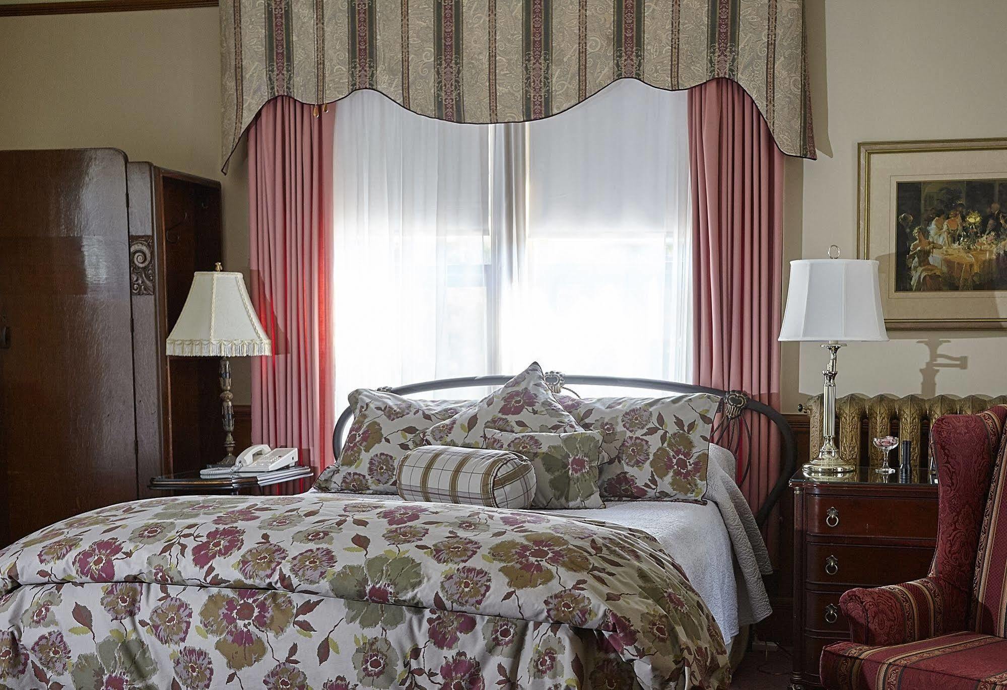Victoria'S Historic Inn Wolfville Extérieur photo