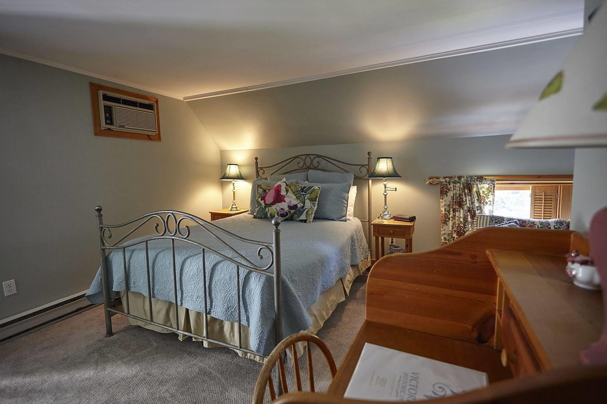 Victoria'S Historic Inn Wolfville Extérieur photo