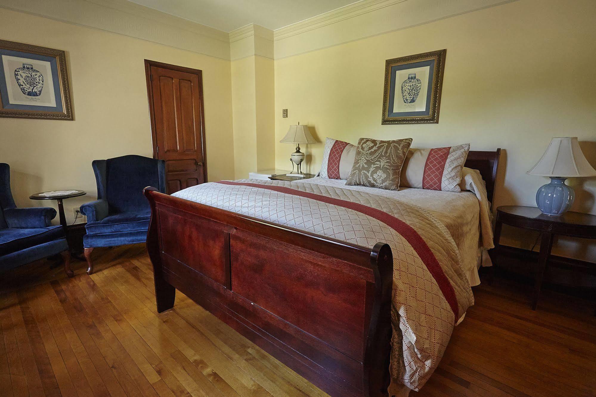 Victoria'S Historic Inn Wolfville Extérieur photo