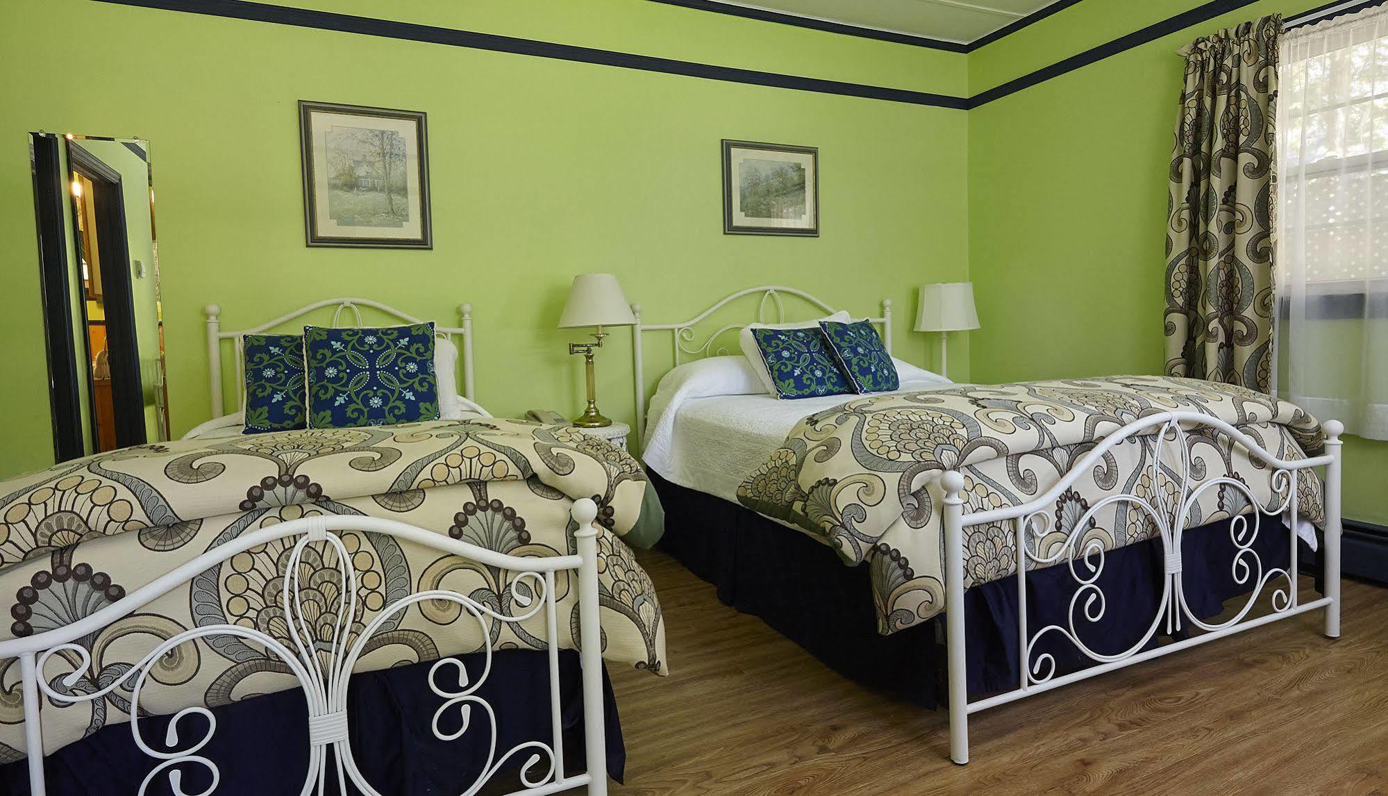 Victoria'S Historic Inn Wolfville Extérieur photo